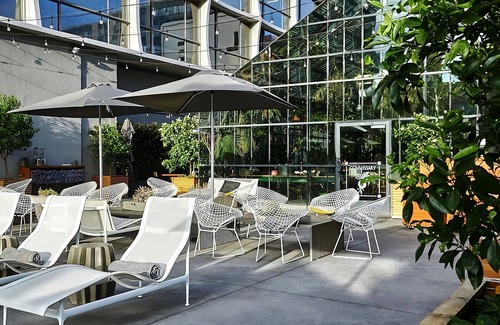 Wilshire Center House | Unleash Your Inner Explorer! 3 Comfortable Units, Pets Allowed, Outdoor Pool