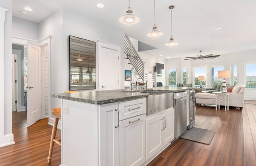 Flora's Bluff House | Unmatched Oceanfront Elegance - Ensuite Privacy, Gourmet Kitchen, Both Clubs & More!