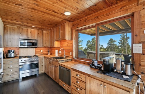 Keystone Cabin | Unmatched views of Mt. Rushmore and Black Elk Peak on 17 acres with hot tub