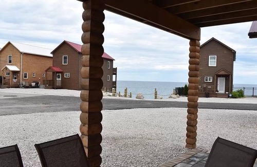 Ashtabula Cabin | Unplug and unwind at this cottage on Lake Erie bluff