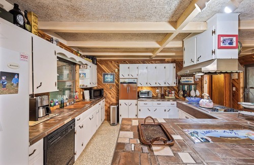 Parsons Cabin | Unplug & Relax at our Tennessee River Cabin Getaway - Hunt, Fish, & see BIGFOOT!