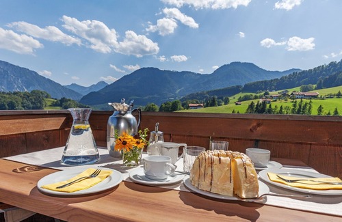 Ruhpolding Apartment | Unternberg 45 b. 50 sqm, balcony, kitchen, 1 bedroom, living room, max 4 pers, WLAN