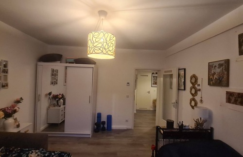 Oberbilk House | Unusual and creatively furnished living center in the city.