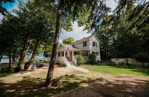 Traverse City House | Unwind and Discover Pure Bliss at Our Lakefront Retreat in Traverse City