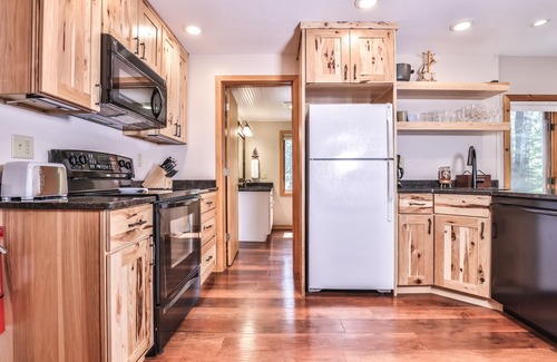 Eagle River House | Unwind in comfort at Aerie on Meta Lake! The perfect calm retreat!