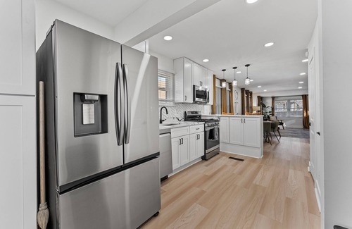 Northeast House | Unwind in our bold + stylish 4BR, 2BA DC gem!