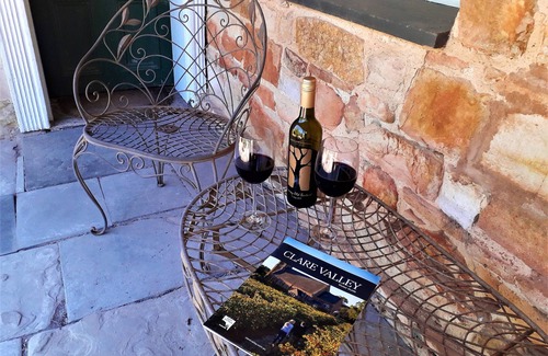 Mintaro Cottage | Unwind in Our Cosy 2 BR Spa Cottage with Log Fire. Mintaro Hideaway Carpenter