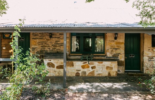 Mintaro Cottage | Unwind in Our Cosy 2 BR Spa Cottage with Log Fire. Mintaro Hideaway Carpenter