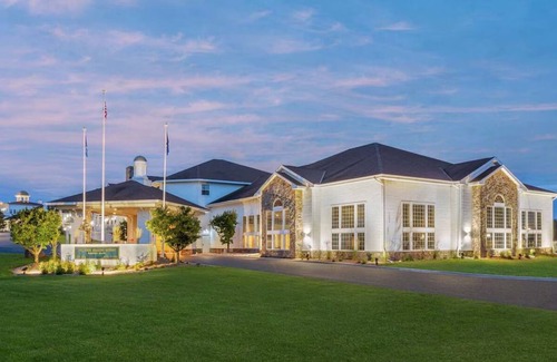 Pembine Hotel | Unwind in Serene Quaint Room Near Outdoor Activities with Indoor Pool