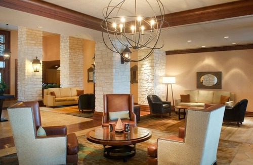 Lakeway Hotel | Unwind in Style and Comfort! Onsite Parking, Outdoor Pool!