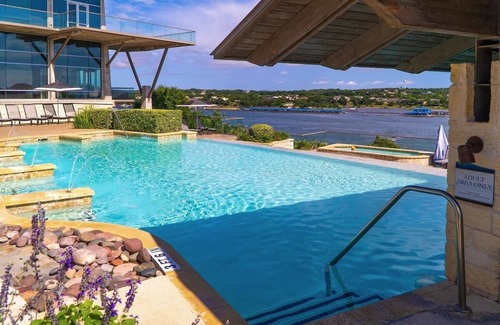 Lakeway Hotel | Unwind in Style and Comfort! Onsite Parking, Outdoor Pool!