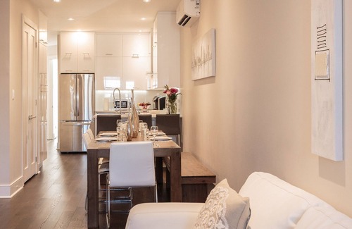 Mile End Condo | Unwind in Style at a Luxurious, Modern Condo