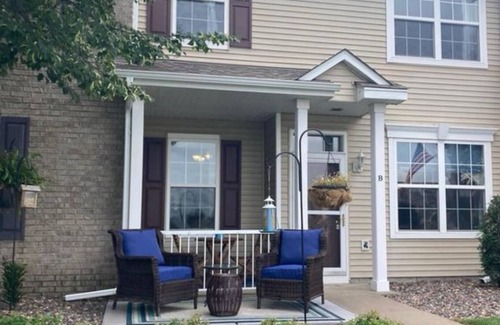 Blaine House | Unwind in style at our Cozy-lakefront townhome retreat. Conveniently located.