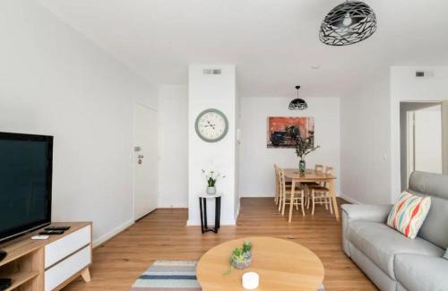 Moonee Ponds Apartment | Unwind in style only 7km from CBD