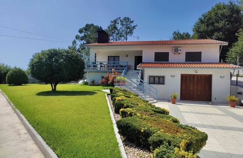 Pico Villa | Unwind in Villa Madalena : Pool & Vineyard Panoramas