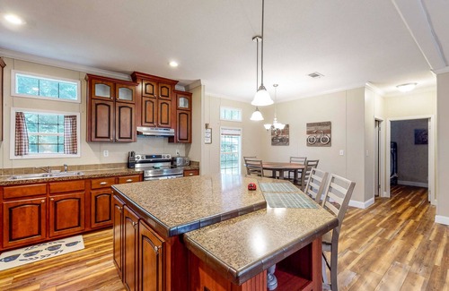 Williston House | Unwind in Williston: Ride and Dive Getaway