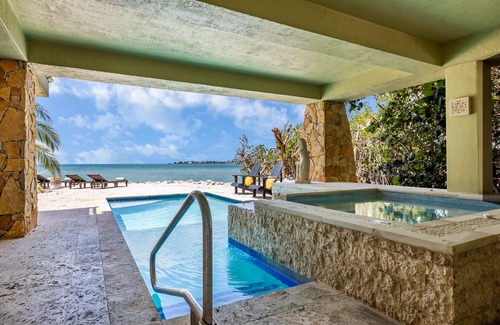 Marathon Villa | ✦Unwind on your Oceanedge villa on Seapalm island✦