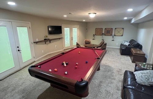 Howard Cottage | Unwind & Reconnect 4 BD/2BA Family Cottage- check in 4pm or later check out 10am