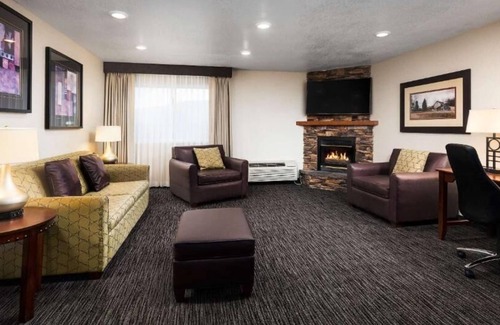 Kimball Junction Hotel | Unwind, Relax, Repeat! Free Breakfast, Indoor Pool, Free Shuttle, Pets Allowed!