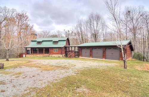 Lincolnton Cabin | Unwind with the whole family at this serene 5-bedroom cabin retreat