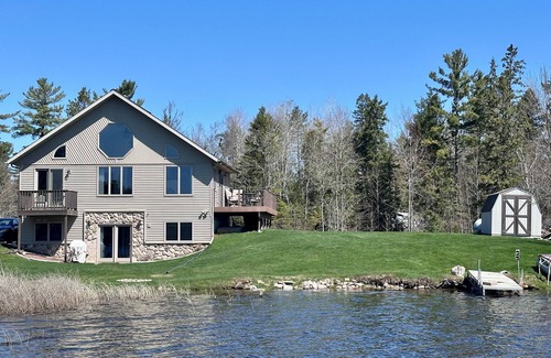 Loretto House | UP Lake Home with access to 3 lakes - fish, swim, relax!