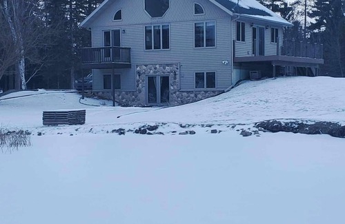 Loretto House | UP Lake Home with access to 3 lakes - fish, swim, relax!