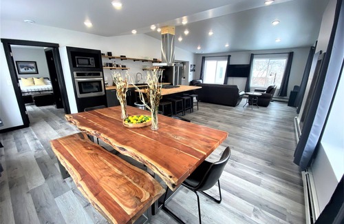 Hancock Apartment | Up North Luxury w/Unmatched Charm! 2 miles to MTU!