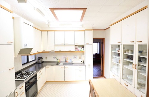 Katase House | ☆ Up to 21 people can rent a Japanese-style mansion 5 minutes on foot from Enoshima Station ☆ 10 minutes on foot from the sea/Kamakura sightseeing/WiFi/Full kitchen room