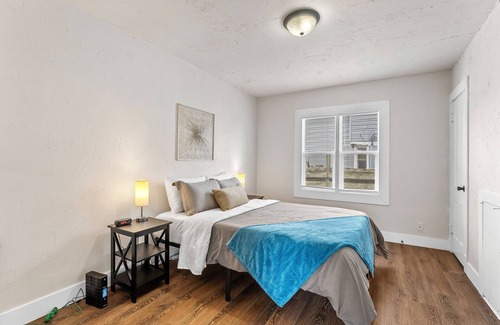 Manitowoc Apartment | Upbeat Lower Apt - 1 Mile to Maritime Museum Manitowoc