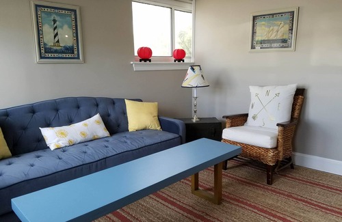 Gloucester Apartment | Updated 1 br steps to downtown, 3 beaches, Stacey Blvd, + Stage Fort Park