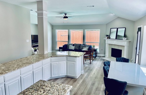 Frisco House | Updated 1 story home in Frisco with a pool and high end furniture!