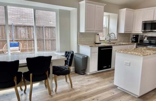Frisco House | Updated 1 story home in Frisco with a pool and high end furniture!