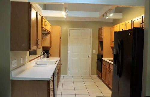 Springfield House | Updated 2 BR/2BA in family friendly home and neighborhood