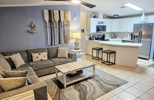Cudjoe Key Cottage | Updated 2BR,2BA w KING Master,35' SeaWall-Bikes,Kayaks,SUPs, Extra Frig/Bait Frz
