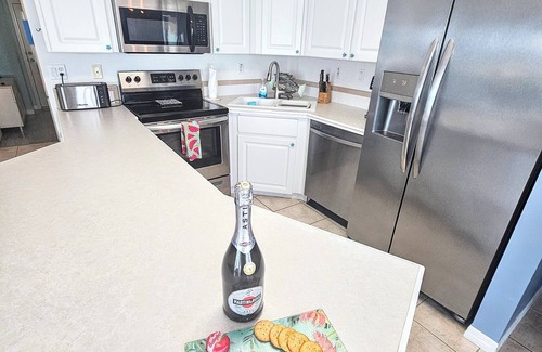 Cudjoe Key Cottage | Updated 2BR,2BA w KING Master,35' SeaWall-Bikes,Kayaks,SUPs, Extra Frig/Bait Frz