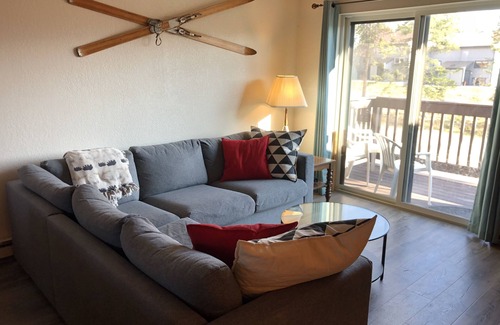 Fraser House | Updated 3 BR Fraser condo with views, outdoor hot tub, Free Winter Park Shuttle