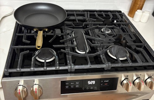 Jarreau House | Updated 4-bedroomnToddler safe backyard, new appliances and furniture, green egg