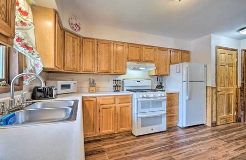 Bolton Landing House | Updated Bolton Home w/Fire Pit!