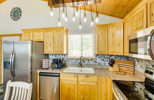 Fish Haven Cabin | Updated Cabin w/Views ~ 1 Mi to Bear Lake!