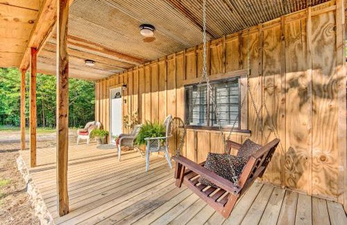 Hatton House | Updated Cabin with Porch, Mins to Cossatot River