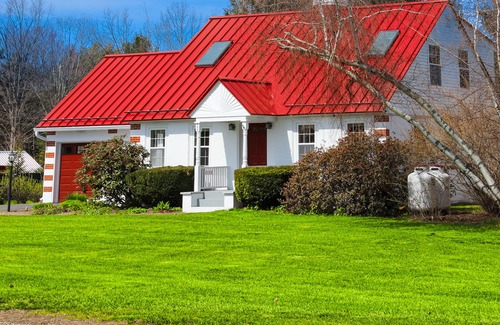 Gilford House | Updated Cape home with WiFi, W/D, full kitchen & clawfoot tub