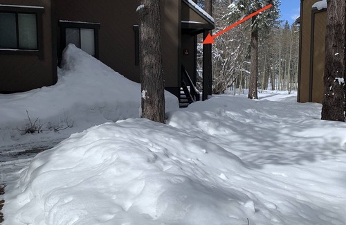 Truckee Condo | Updated Condo Walking Distance to Village