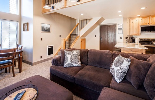 Brian Head Condo | Updated Corner Unit Condo. Next to Giant Steps Ski Lift.