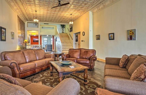 West Plains House | Updated Dtwn West Plains Home: Walk to MSU!