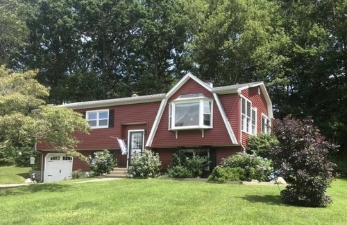 Haversham House | Updated family house in a quaint neighborhood (peloton)
