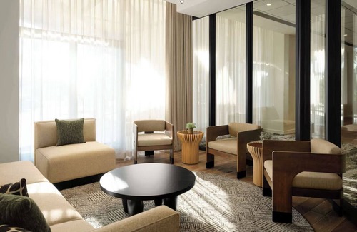 Los Angeles Hotel | Updated Guest Rooms Offer Comfort and Style | Near LAX w/Shuttle, Gym & Pool!