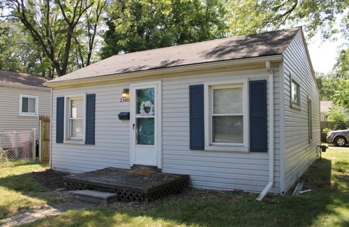 Hazel Park House | Updated Hidden Gem In Hazel Park close to Ferndale, Royal Oak, and Detroit