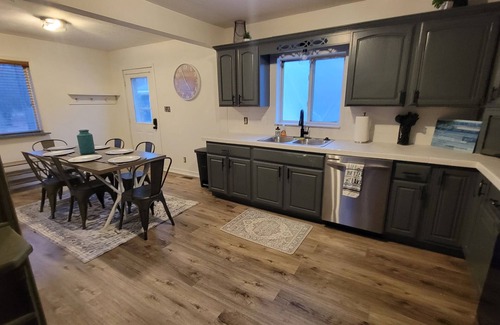 Higgins Lake Cottage | Updated Higgins Cottage w/AC - Walking Distance to Higgins & Boat Parking