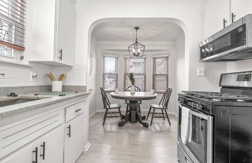 Dearborn House | Updated Home! 10 min to Airport/Greenfield Village