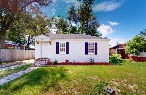 Panama City House | Updated home 3 blocks from the beach with private yard, AC, & W/D